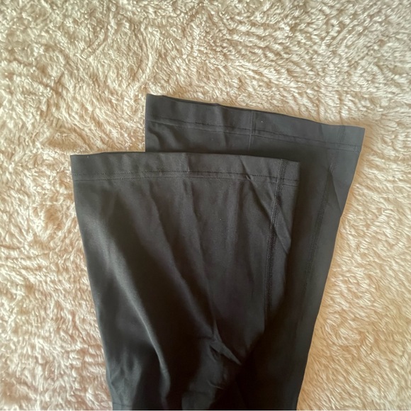 Lululemon Groove HR Flared Pant w/ Pockets - Picture 2 of 7
